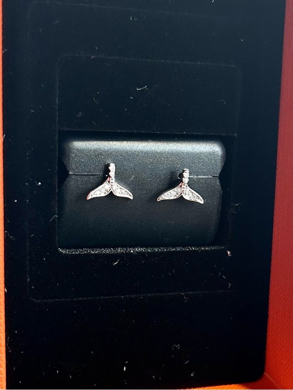 NWT 925 Sterling Silver Moissanite Crusted Dainty Whale Tail Post Earrings - Picture 2 of 2